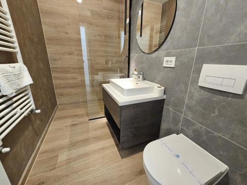 One-Bedroom Apartment image 1