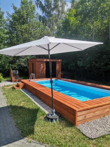 Kert, Dziki zakątek Piskornia dom z podgrzewanym basenem, sauną,balią,jacuzzi (Dziki zakatek Piskornia dom z podgrzewanym basenem, sauna,balia,jacuzzi) in Sobieski