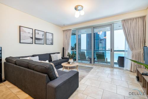 Sophisticated 3BR w/ Assistant’s Room at Al Fattan Marine Towers 2 JBR by Deluxe Holiday Homes, Dubai (photo 2)