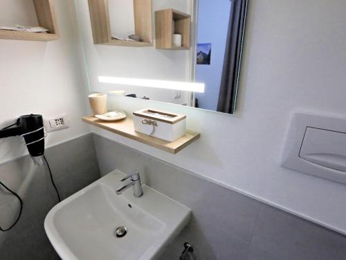 Lotus Roma - image 9