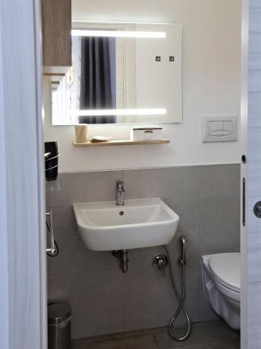 Lotus Roma - image 3