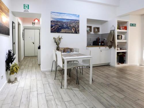 Lotus Roma - image 4