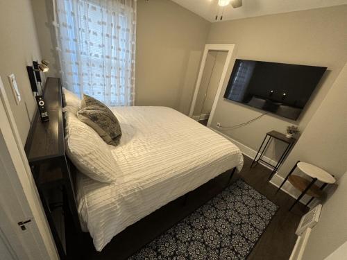 Spacious Retreat Near Convention Centers home - main image