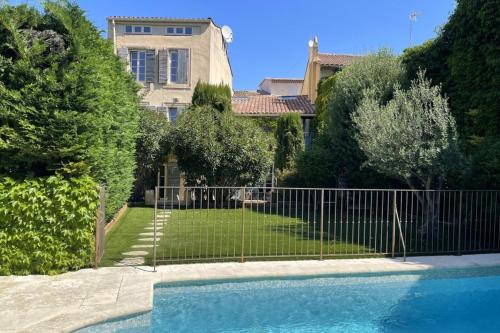 Charming village house with swimming pool and beautiful shaded terrace - Location saisonnière - Lambesc