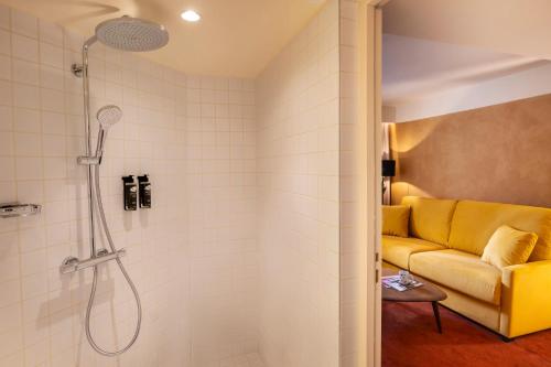 Shower, Kopster Hotel Paris Porte de Versailles in Paris