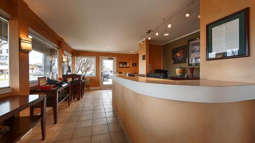 大堂, 尤金市中心校園套房酒店 (Campus Inn & Suites Eugene Downtown) in 尤金市中心