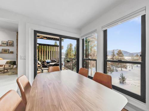 A304 Lake Cliffe condo - main image