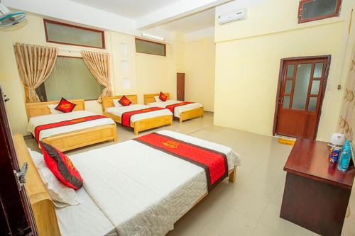 4 twin beds