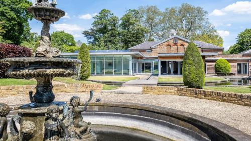 Luxury 10,000 Sq Ft 7-bed Mansion With Indoor Pool