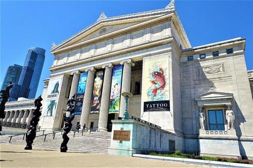 McCormick Place 420 friendly Gem on State street with optional parking for 6 people