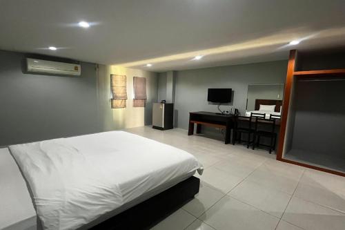 room detail thumbnail 1