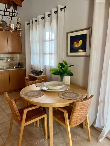 virtuve, Homey Stoupa, Mani in Lefktro
