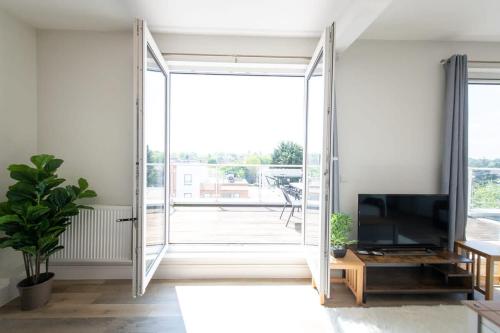 Modern 2 Bed Apartment in Crawley - Sleeps 5