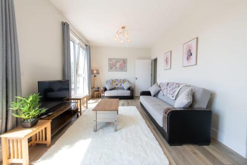 Modern 2 Bed Apartment in Crawley - Sleeps 5