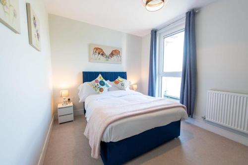 Modern 2 Bed Apartment in Crawley - Sleeps 5