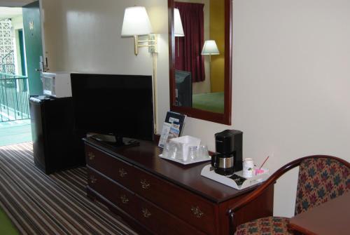 Travelodge by Wyndham Chambersburg