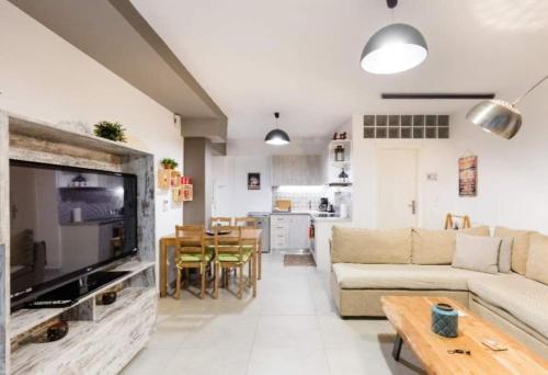 Lovely and spacious apartment, Athens