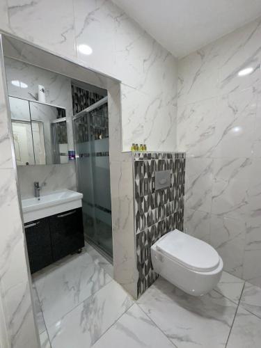 AVRASYAQUEEN HOTEL - image 9