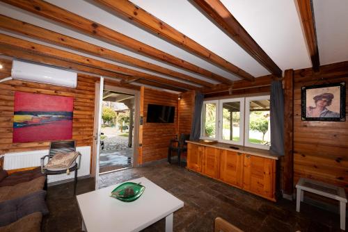 출입구, Wooden Stories in 이스트미아