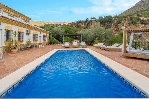 Villa with Garden View