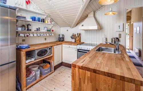 Kitchen, Three-Bedroom Holiday Home In Skalskor in Skaelskor