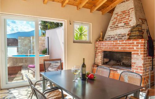 Peldbaseins, Beautiful Home In Dusina in Dusina