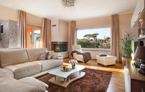Lovely Home In Karojba With Sauna in Karojba