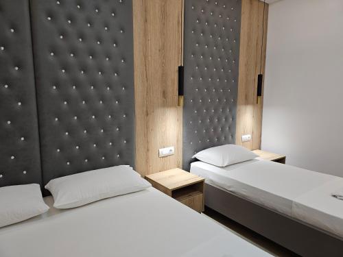 Deluxe Triple Room image 10