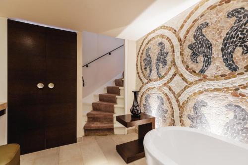 Luxury Duplex Room image 3