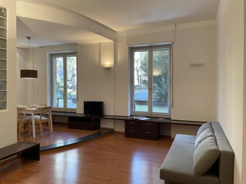 Accomodo MIB52 Bivano Sant'Ambrogio, Milano