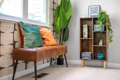 Retro Loft steps from Duke