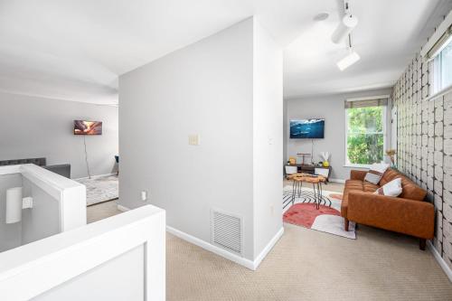 Retro Loft steps from Duke