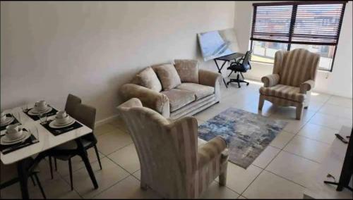 Cosy Apartment In Greenstone Hill - Edenvale