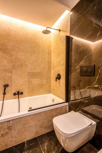 Arthouse Lady Marys Tribunali Luxury Suite, Neapel (Foto 3)