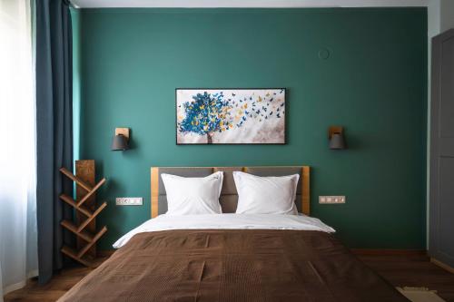 Lux Flat next to Park with working space by Flat Mаnager - Tap to explore photos