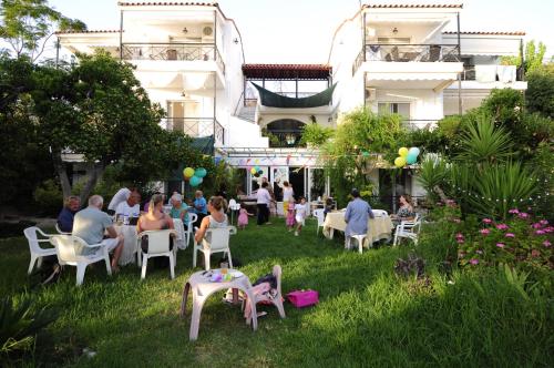 Dārzs, Heracles Guesthouse in Rovies