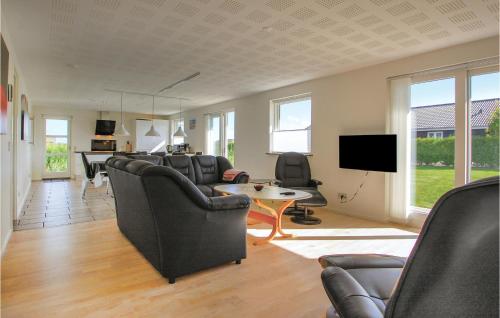  Beautiful Home In Haderslev With Wifi in Flovt