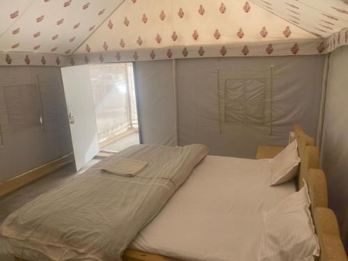 Jaisalmer Safari Base & Camp in ฆูรี