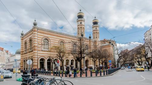 Budapest True Gem Downtown next to Synagogue and Gozsdu garden area - Tap to explore photos