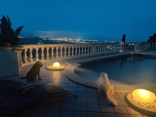 A környék, Villa Cariño (Villa Carino) in Palafolls