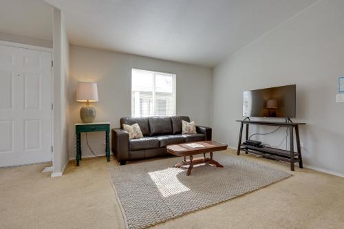 Oak View Home - Close to Beaches and Trails! in Oak View, USA