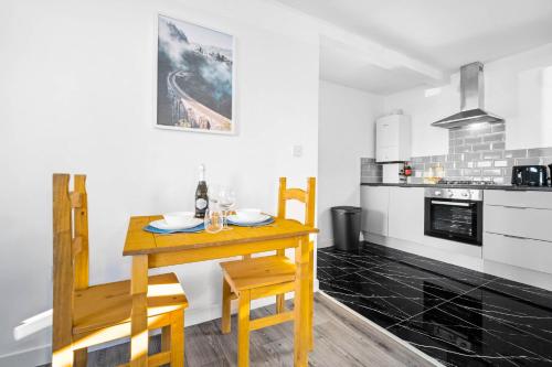 주방, Modern Apartment - Cradley Heath - Top Rated - Netflix - Wifi - 1MH in 올드버리