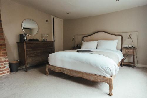 The Woolpack Hotel - image 6
