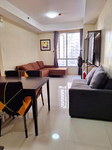 U806 2Bedrooms PoolAccess Netflix wifi85mbps Karaoke, Manila