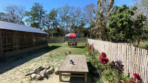 حديقة, Nanu's Bardiya Homestay in Thakudwara