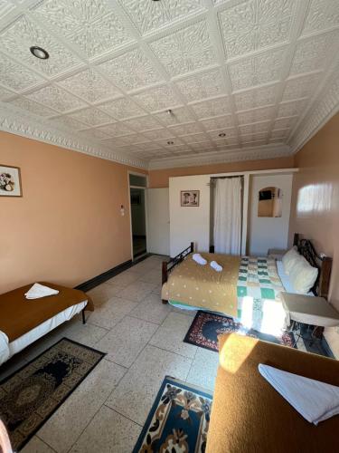 1 double bed, 3 twin beds