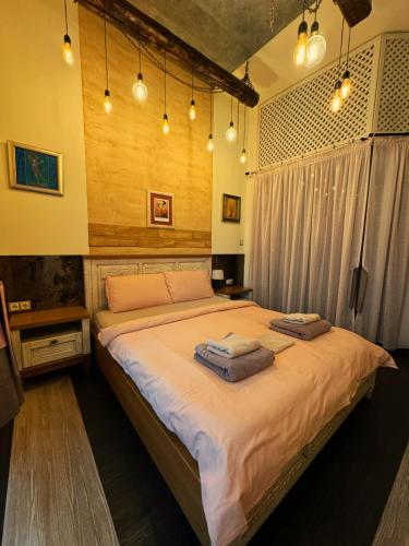 1 queen bed