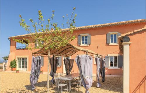 Gorgeous Home In Cairanne With Wifi