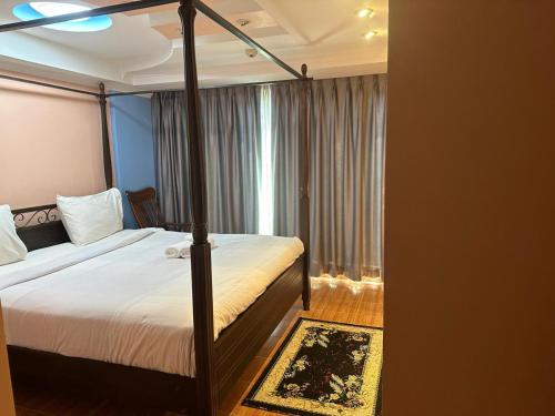 Omni Tower Sukhumvit Nana by Direct Rooms