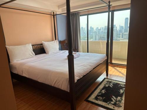 Omni Tower Sukhumvit Nana by Direct Rooms